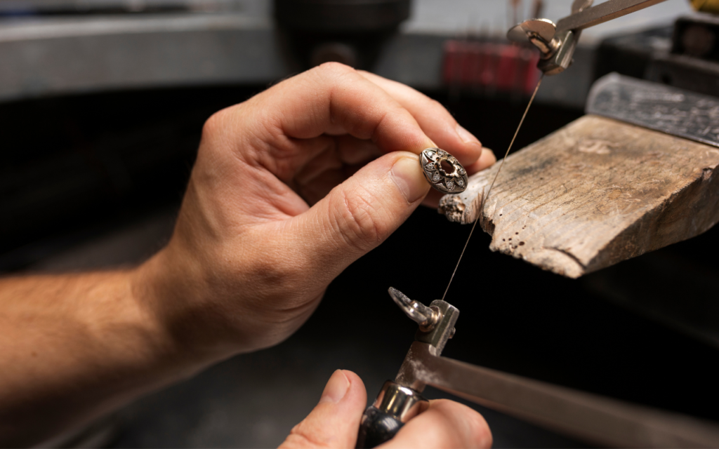 Taller gratuito de joyería en el Mercado Artesanal de Salta
